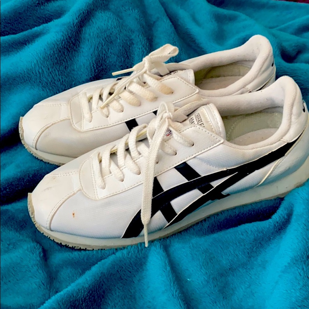 Cheerleader or dance tennis shoe